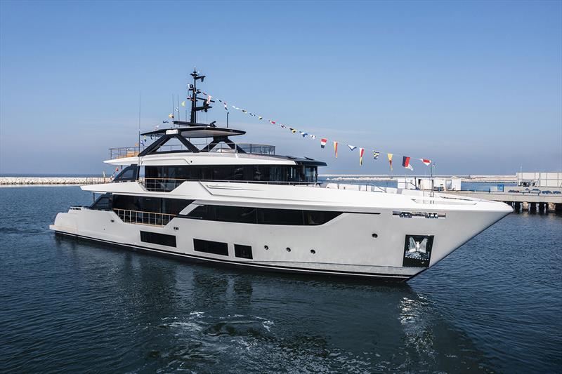 Custom Line Navetta 38 - photo © Custom Line