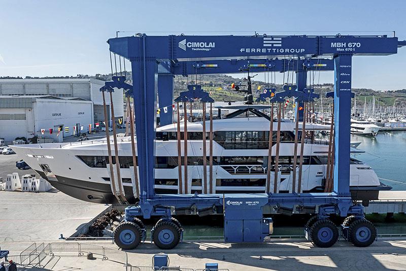 Custom Line 140' - photo © Maurizio Paradisi
