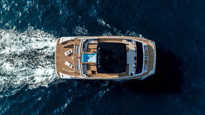 Lazzara LPC 300 - photo © Lazzara Yachts