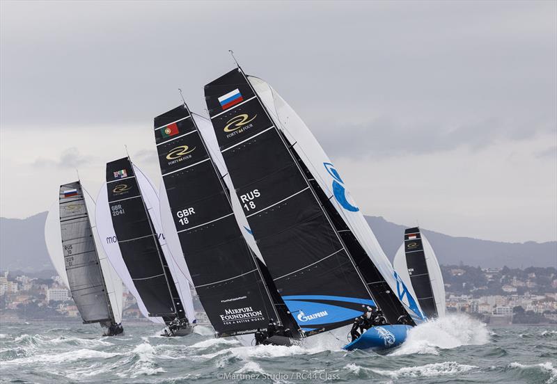 The sizable waves made the starts all the more exciting on day 3 of the RC44 Cascais Cup - photo © Nico Martinez / www.MartinezStudio.es