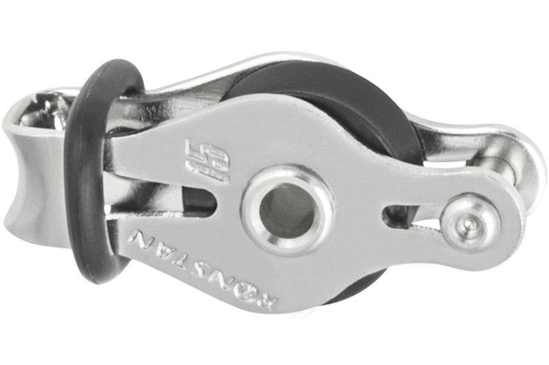 Series 15 ball bearing blocks : ultra-compact and ultra-efficient - photo © Ronstan