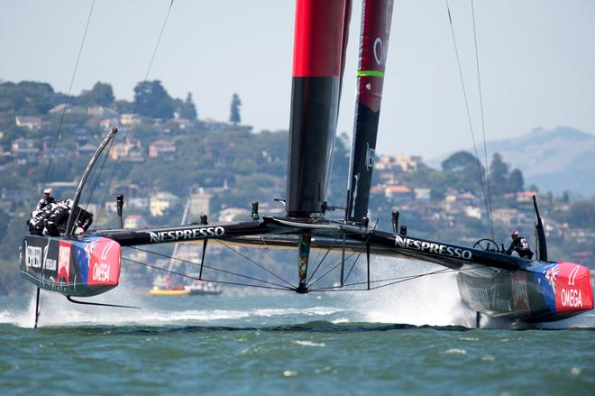 Emirates Team New Zealand reaches to the first mark in race five on day four of Louis Vuitton Cup final against Luna Rossa Challenge. 21/8/2013. © Chris Cameron/ETNZ http://www.chriscameron.co.nz