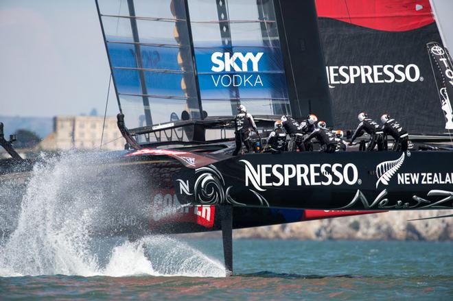 Emirates Team New Zealand rounds the first mark in race five on day four of Louis Vuitton Cup final against Luna Rossa Challenge. 21/8/2013. © Chris Cameron/ETNZ http://www.chriscameron.co.nz