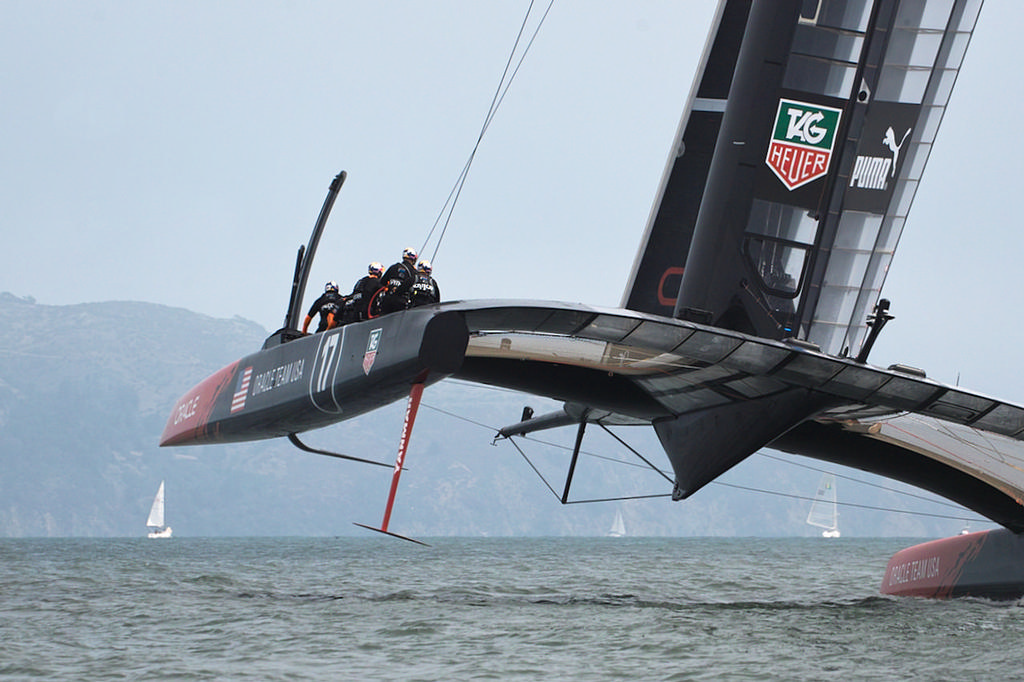 Another view, showing no lower cross-bracing, a major difference between Oracle and all challengers.  © Chuck Lantz http://www.ChuckLantz.com