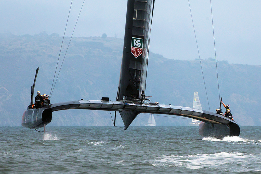 Oracle’s newest boat, again showing her clean underbody, designed without bracing to decrease wind resistance. © Chuck Lantz http://www.ChuckLantz.com