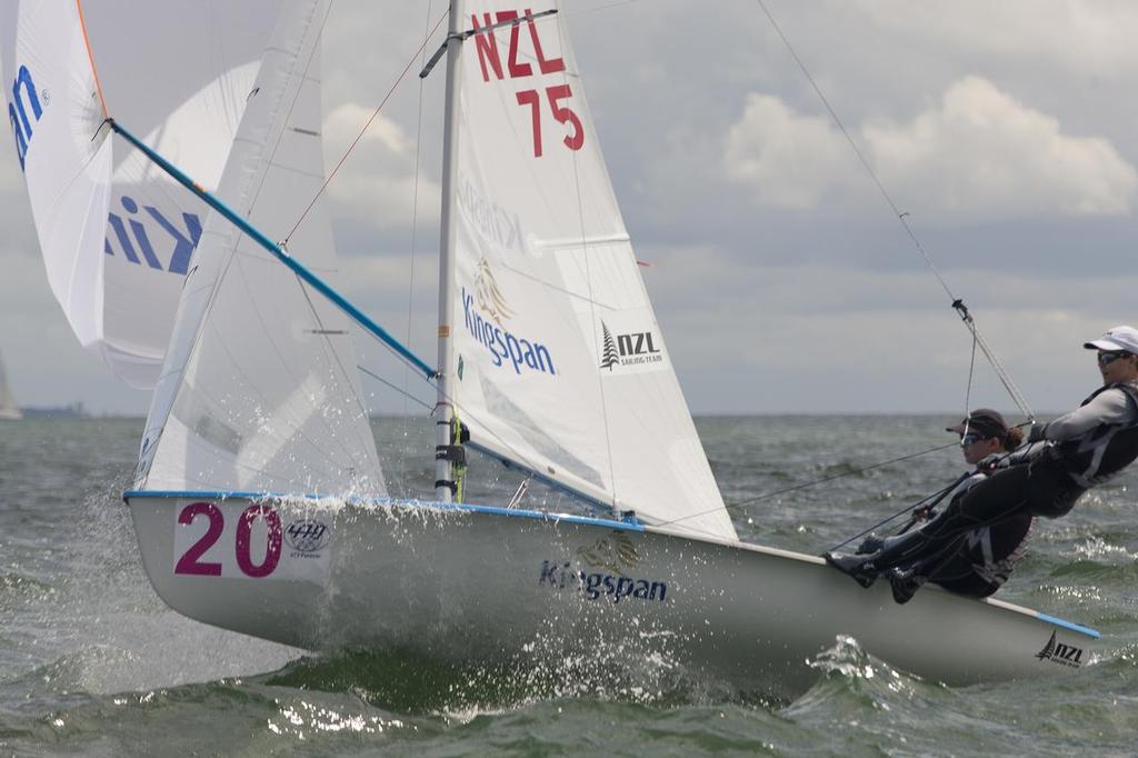 Jo Aleh and Polly Powrie (NZL) Championnat du Monde 2013 de 470 Ã  La Rochelle © 470 Internationale http://www.470.org