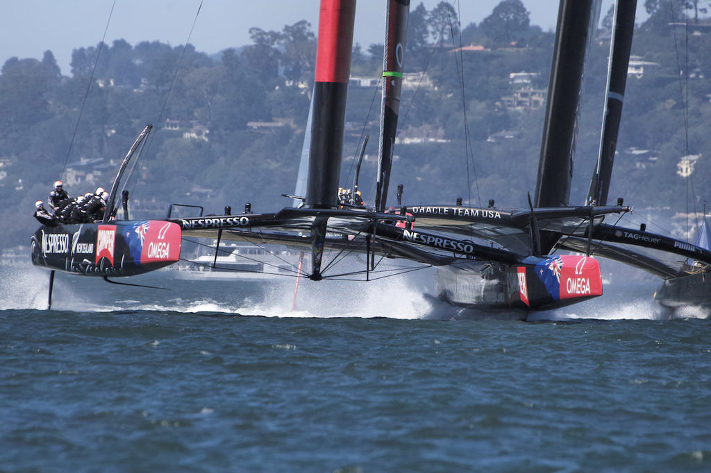 Oracle’s try for the inside line fails as they head towards the first mark. - America’s Cup © Chuck Lantz http://www.ChuckLantz.com