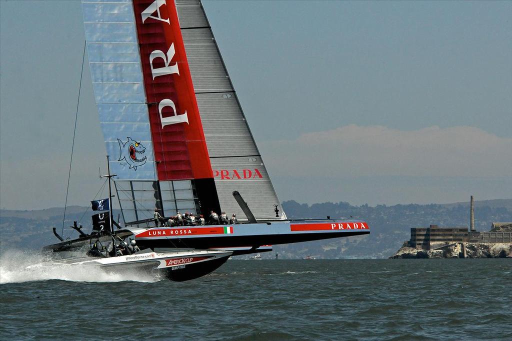 Luna Rossa rounds the first mark and takes off heads toward the leeward mark in the fourth match race of the Louis Vuitton Cup in San Francisco in California. ©  SW