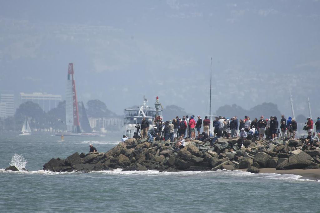 Shore spectators - Louis Vuitton Final - Race 2, August 18, 2013 © Chuck Lantz http://www.ChuckLantz.com