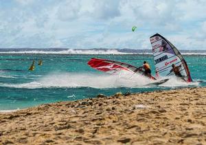 Sean O'Brien (AUS-120) battles with Mitch Wagstaff (SA-111) photo copyright Luke Baillie/Mauritius Freeride Paradise Challenge taken at  and featuring the  class