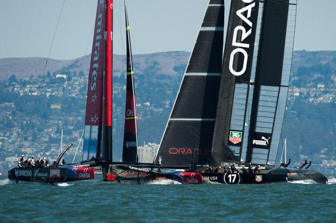 Emirates Team New Zealand take the lead off Oracle Team USA in a dial down on the beat in race six on day four of the America’s Cup 34. 12/9/2013 © Chris Cameron/ETNZ http://www.chriscameron.co.nz