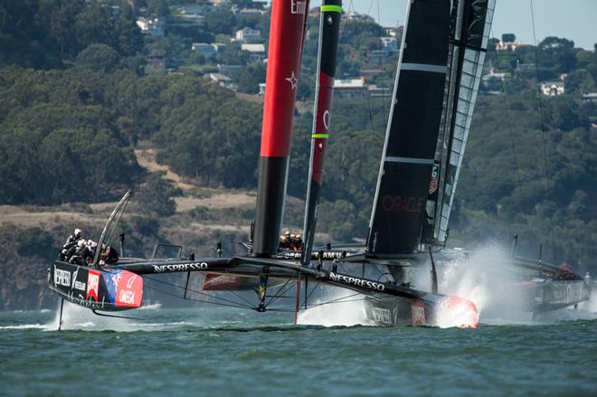 Emirates Team New Zealand leads Oracle Team USA to the first mark in race seven on day four of the America’s Cup 34. 12/9/2013 © Chris Cameron/ETNZ http://www.chriscameron.co.nz