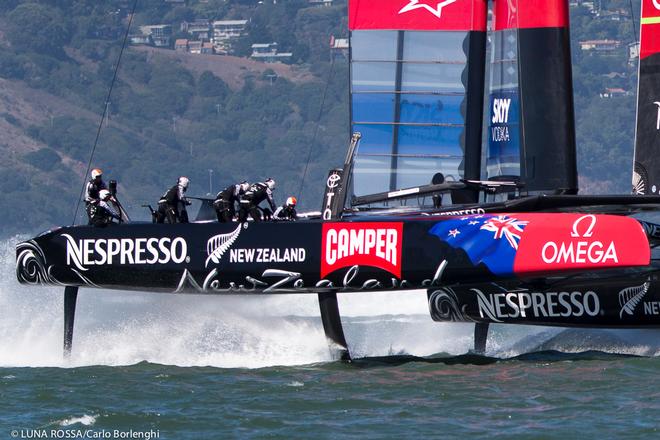 San Francisco,<br />
34th AMERICA’S CUP<br />
America’s Cup Final<br />
Emirates Team New Zealand Oracle Team USA<br />
 © Luna Rossa Challenge S.L. 2007 www.lunarossachallenge.com