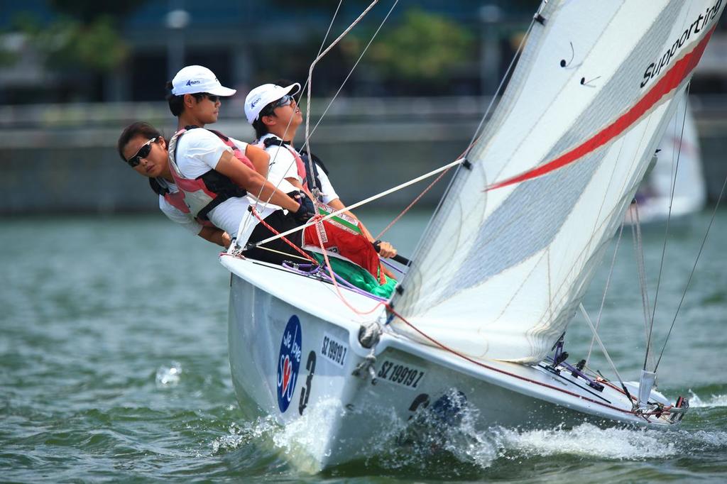 Crew had to work harder when the wind picked up in the afternoon © Howie Choo