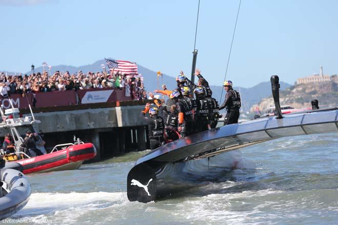 25/09/2013 - San Francisco (USA,CA) - 34th America’s Cup - Oracle Team USA vs Emirates Team New Zealand, Race Day 15 © ACEA / Photo Abner Kingman http://photo.americascup.com