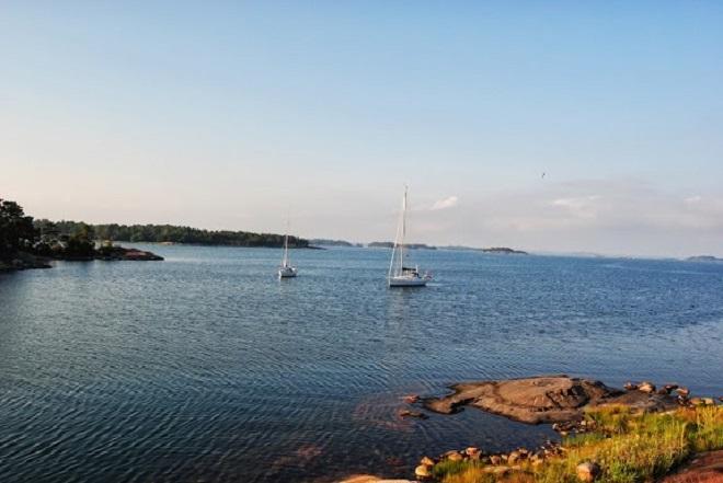 Cruising in+the Finnish Archipelago © Dick Mander