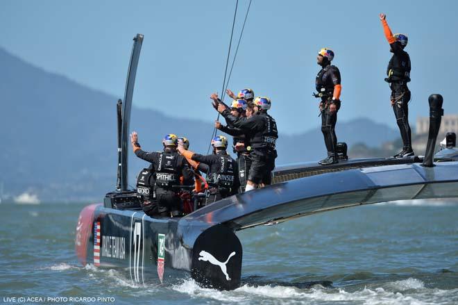 24/09/2013 - San Francisco (USA,CA) - 34th America's Cup - Oracle Team USA vs Emirates Team New Zealand, Race Day 14 © ACEA / Ricardo Pinto http://photo.americascup.com/