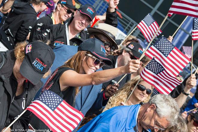 San Francisco, 34th America's Cup Final - Oracle Team USA vs Emirates Team New Zealand: supporters © Carlo Borlenghi/Luna Rossa http://www.lunarossachallenge.com