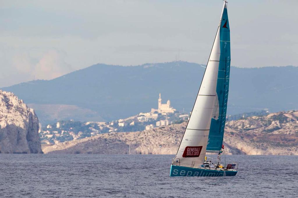 Les Figaros lors de la 3eme etape entre Beaulieu sur Mer et Sete lors de la Generali Solo 2013 © Alexis Courcoux