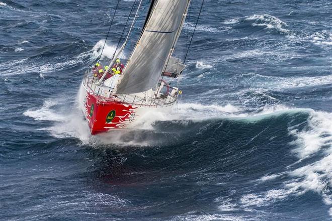 Southern Excellence II cuts through the swell on Day 4 - 2013 Rolex Sydney Hobart ©  Rolex / Carlo Borlenghi http://www.carloborlenghi.net