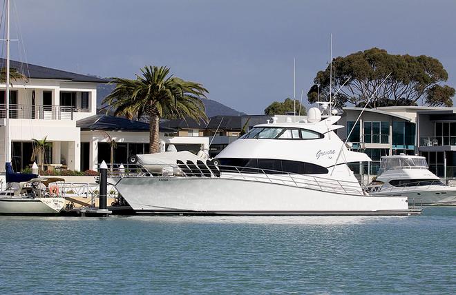 Out the front door and straight onto the boat. Good one! ©  John Curnow