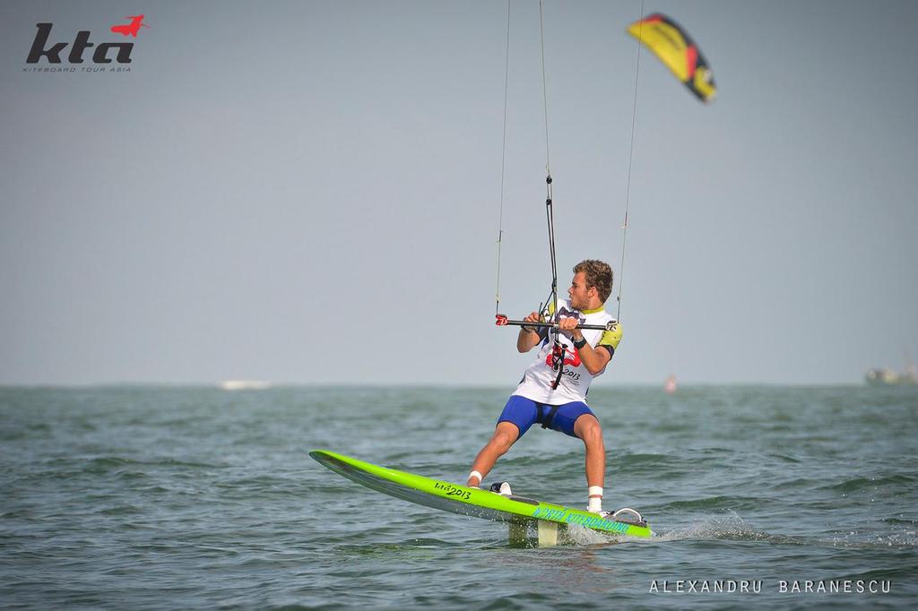 Action during day five of the IKA Kiteboard Race World Championship 2013 on November 24, 2013 at King Bay Qionghai, China. Photo by Alexandru Baranescu / KTA ©  Icarus Sailing Media http://www.icarussailingmedia.com/