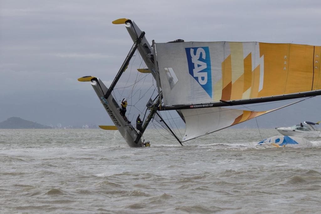 Capsize. САП катамаран. САП С парусом. SAP яхта. SAP extreme Sailing Team.