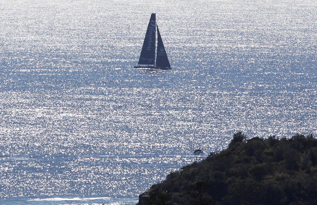 Perpetual Loyal heads back to Sydney after spending the night at a sea. © Crosbie Lorimer http://www.crosbielorimer.com