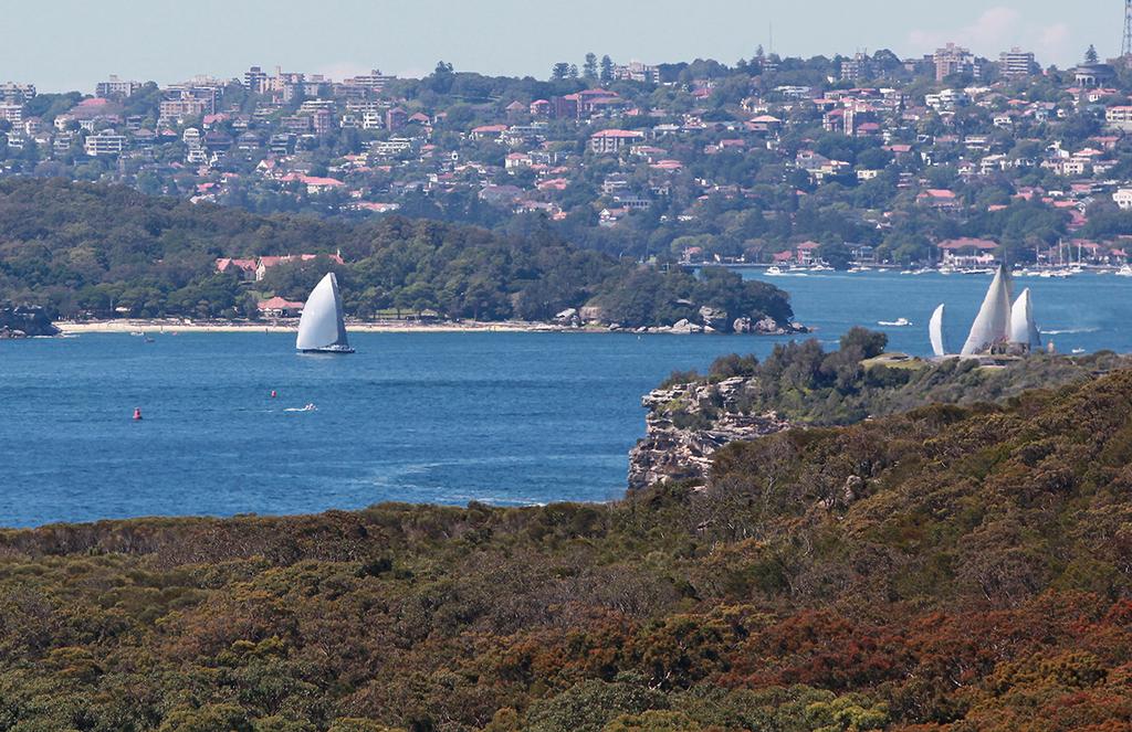 Ichi Ban gets an early lead, ghosting down the eastern shore from the start, before getting stranded mid-harbour, with no breeze. © Crosbie Lorimer http://www.crosbielorimer.com