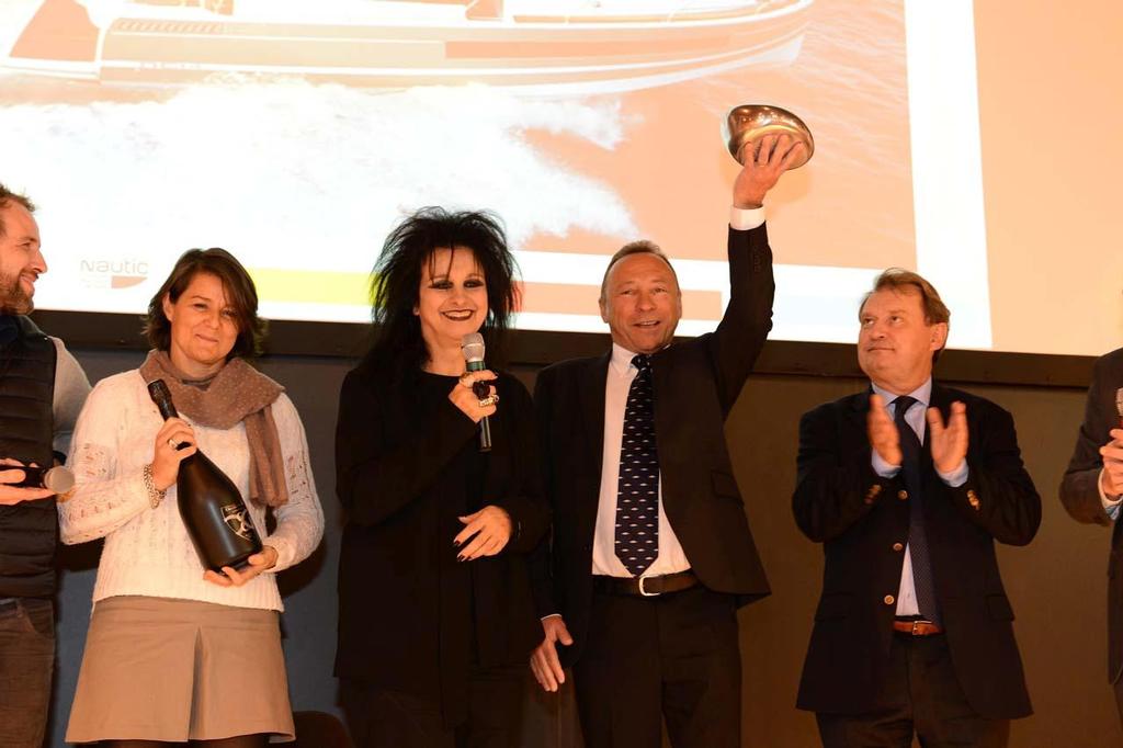 Remise du prix Nautic Motor Boat Design Award par Odile DECQ ©  Raoul Dobremel / AFP / Nautic http://www.salonnautiqueparis.com/