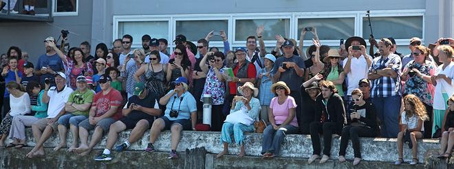 Crowds welcome the super maxis © Crosbie Lorimer http://www.crosbielorimer.com