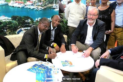 Signature de la convention avec la Région Guadeloupe De gauche à droite : Marcel Sigiscar - Ville de Pointe-à-Pitre, Alix Nabajoth - Région Guadeloupe, Bertrand Nardin - Douarnenez Courses. ©  Jacques Vapillon / Mini Transat http://www.minitransat.fr