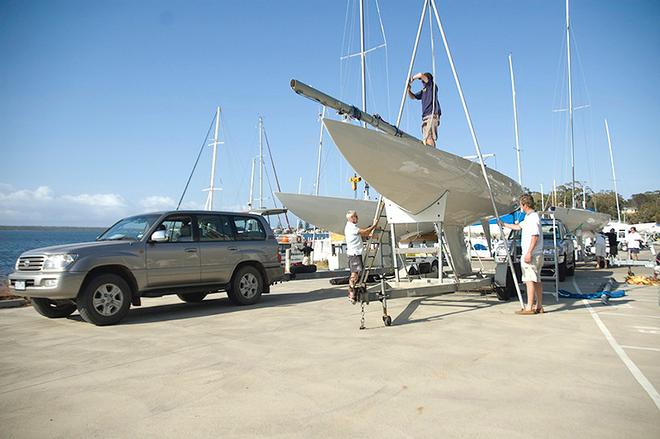 Stepping masts once again after the road trip to Metung. - 2014 Etchells Victorian Championship © David Jeffreys http://www.davidjeffreys.com.au/