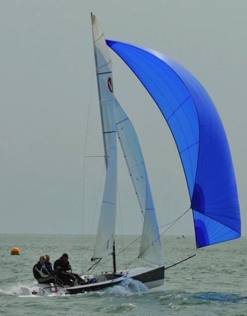 Sailboats racing keelboats one design lifting keel bow sprit © Viper 640 http://viper640.org/