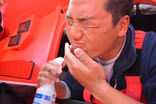 Jin Hao Chen (Horace) rinses his face with fresh water © Dongfeng Race Team