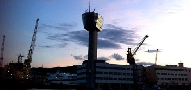 All activity of the port pilots is being coordinated and monitored from the control tower. © FLIR http://www.flir.com/cvs/apac/en/maritime/