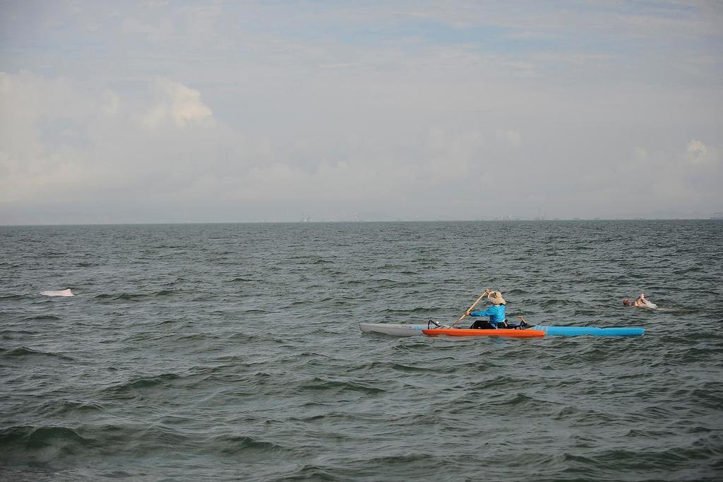 Simon Holliday (swimming) and Shu Pu (paddling) from Hong Kong to Macau © Jeffrey Yim