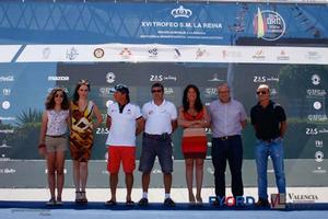 De izqda a dcha: Esperanza Vila y su hija, el armador José Luis Maldonado, el comodoro del RCN Valencia, Rafael Lambies, la presidenta de la Academia de Gastronomía, Cuchita Lluch, el presidente del RCN Valencia, Julián Vico y el tesorero del Club de Tenis Valencia, Ángel Escandell. photo copyright Guillermo Baixauli Quiles taken at  and featuring the  class