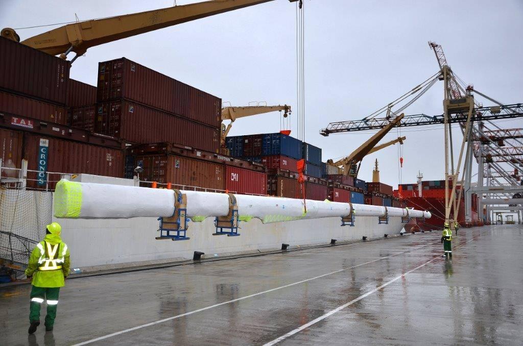 The worlds tallest spars being loaded at the Port of Tauranga - Images by Richard Bicknell and Rosco Whitburn © Southern Spars