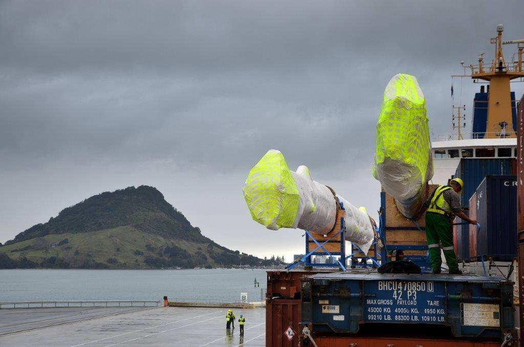 The worlds tallest spars being loaded at the Port of Tauranga - Images by Richard Bicknell and Rosco Whitburn © Southern Spars