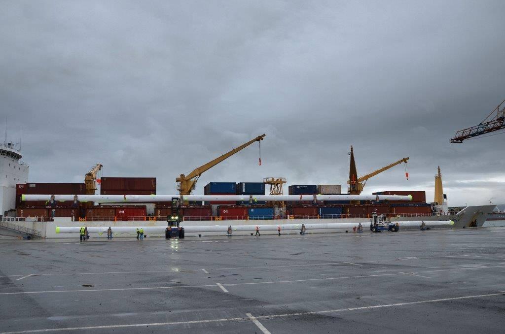 The worlds tallest spars being loaded at the Port of Tauranga - Images by Richard Bicknell and Rosco Whitburn © Southern Spars