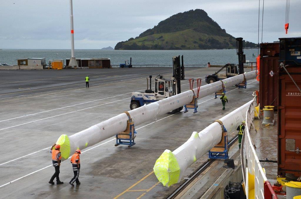 The worlds tallest spars being loaded at the Port of Tauranga - Images by Richard Bicknell and Rosco Whitburn © Southern Spars