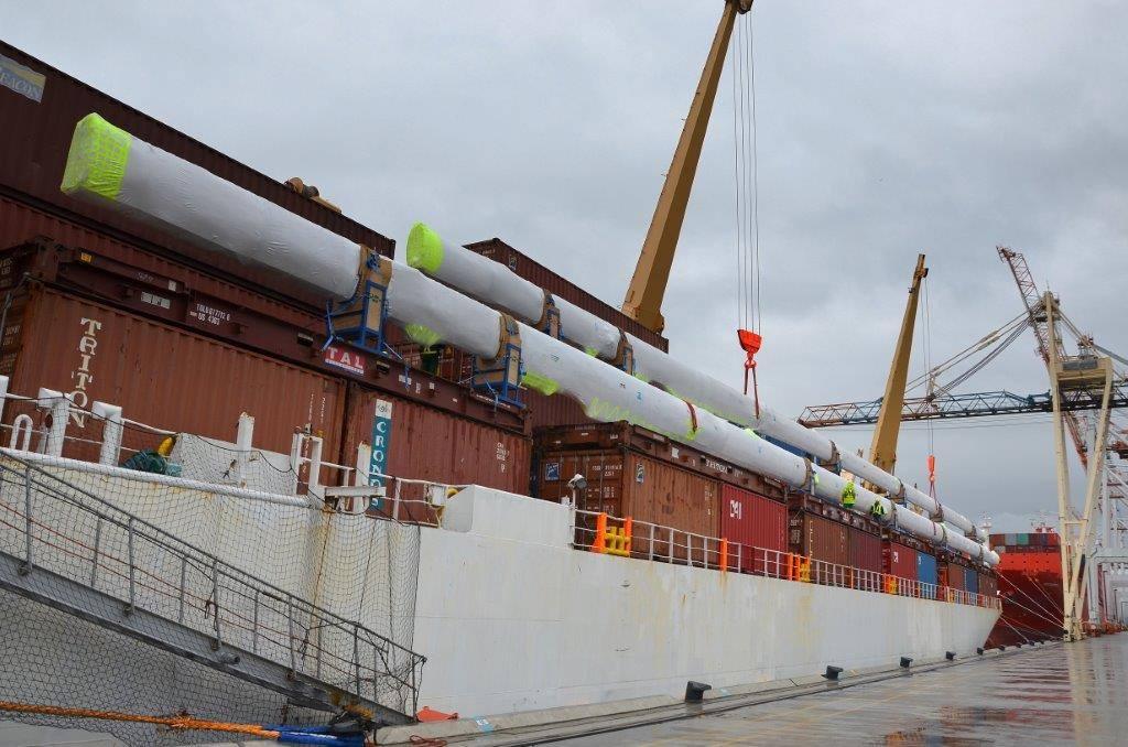 The worlds tallest spars being loaded at the Port of Tauranga - Images by Richard Bicknell and Rosco Whitburn © Southern Spars