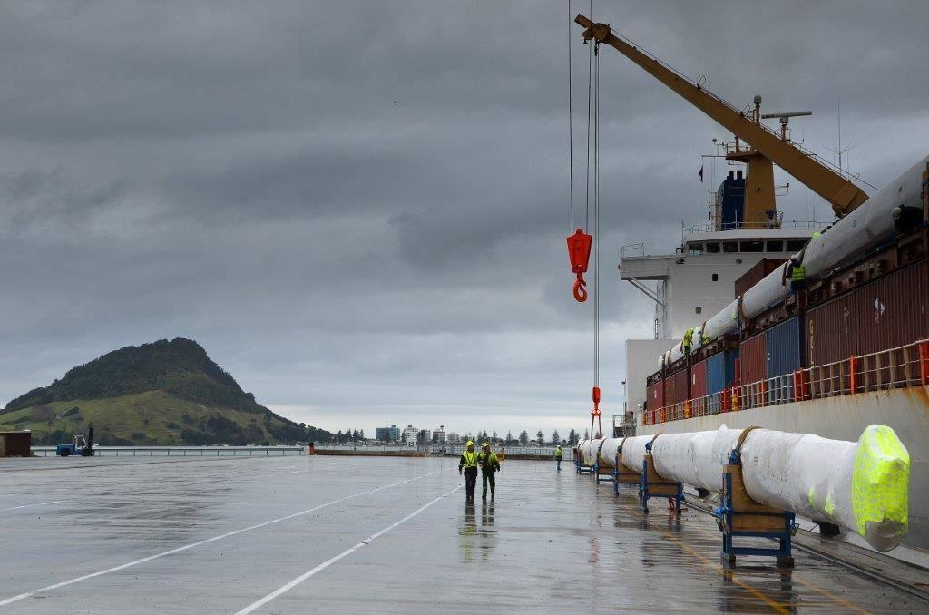 The worlds tallest spars being loaded at the Port of Tauranga - Images by Richard Bicknell and Rosco Whitburn © Southern Spars