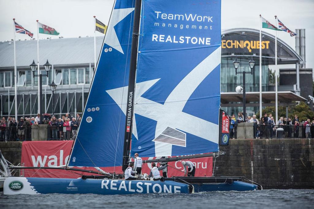 The Extreme Sailing. Act 5. Cardiff. Wales.<br />
Realteam (SUI), Skippered by Jerome Clerc (SUI) with Helm Arnaud Psarofaghis (SUI), Floater Nils Palmieri (SUI), Mainsail Trimmer Jerome Clerc (SUI), Headsail Trimmer Bryan Mettraux (SUI) and Bowman Thierry Wasem (SUI)<br />
 © Lloyd Images/Extreme Sailing Series
