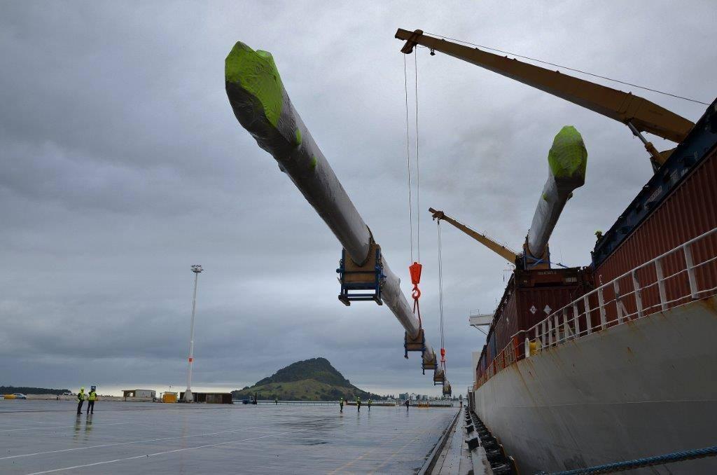 The worlds tallest spars being loaded at the Port of Tauranga - Images by Richard Bicknell and Rosco Whitburn © Southern Spars