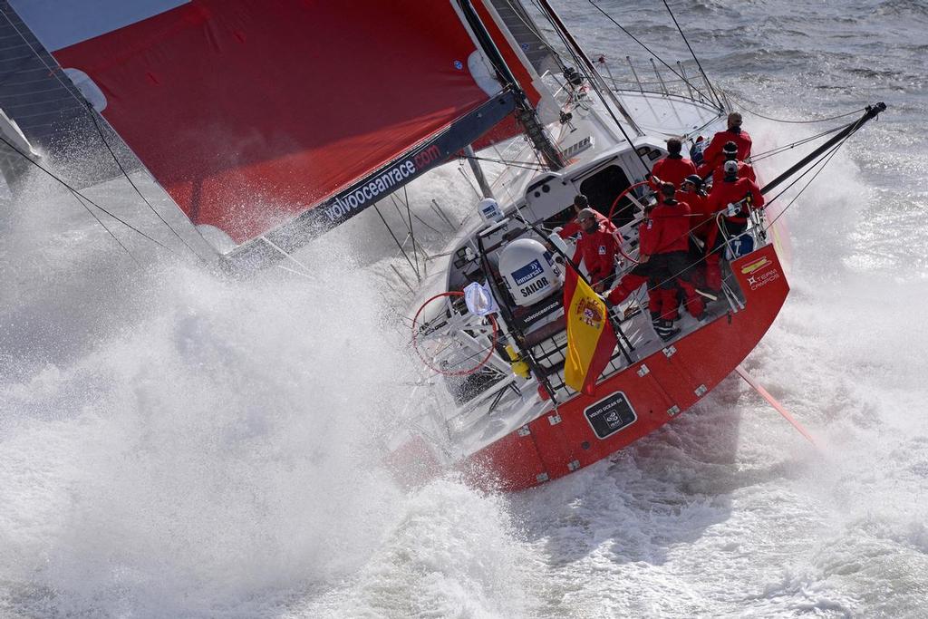 Sevenstar Round Britain and Ireland Race 2014. Spanish Team skippered by Iker Martinez © Rick Tomlinson/Volvo Ocean Race http://www.volvooceanrace.com