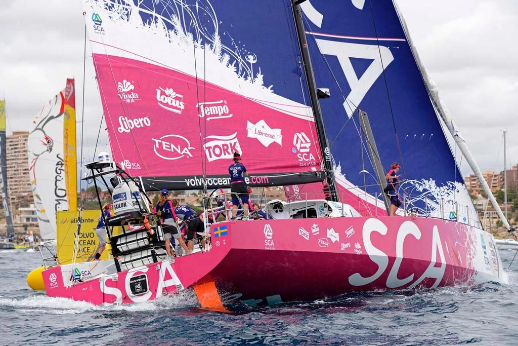 Team SCA during the start of Leg 1 of the Volvo Ocean Race © Rick Tomlinson / Team SCA