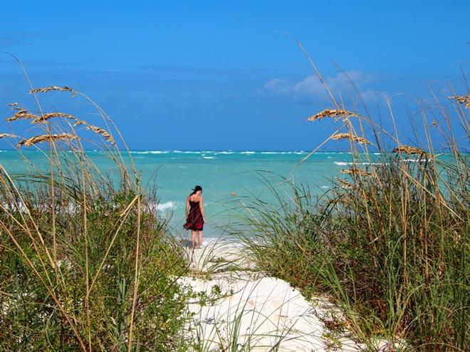 Taking in the first white sand beach. - Eleuthera, Bahamas - A tiny chain of islands © Clarity Nicoll