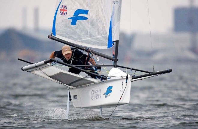 Simon Payne gybing in Race 1 © Th.Martinez http://www.thmartinez.com